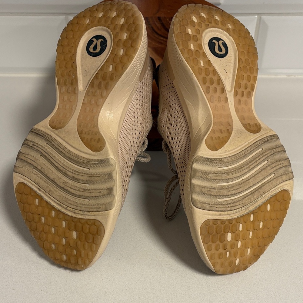 lululemon athletica Chargefeel 3 Beige Athletic Shoes - Picture 10 of 12